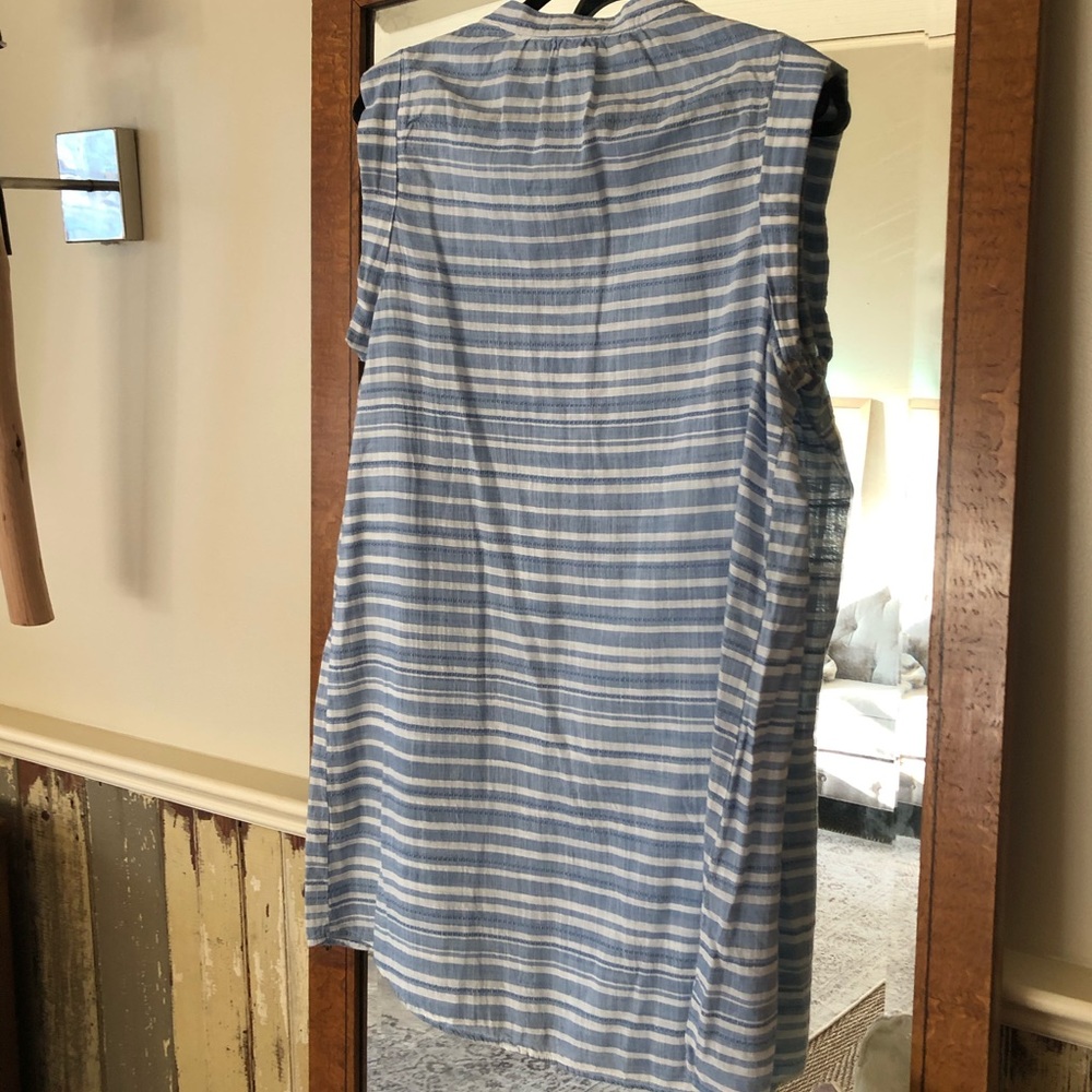 Blue/white linen dress w buttons, cuffed armholes - Picture 7 of 10
